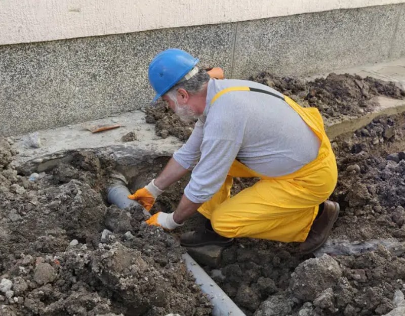 Seattle-Installing-Sewer-Pipes
